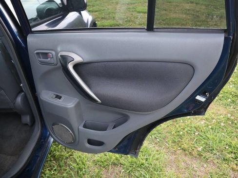 Used 2003 Toyota RAV4 4WD image 19