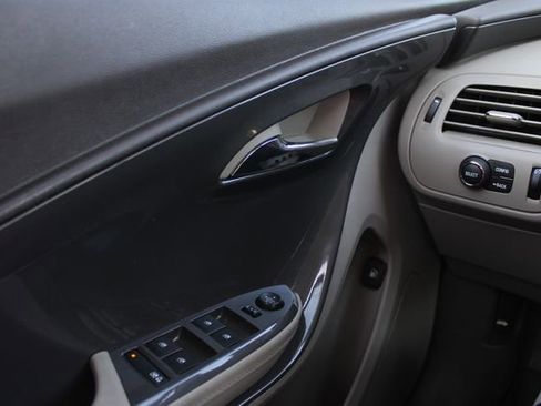 Used 2015 Chevrolet Volt FWD image 9