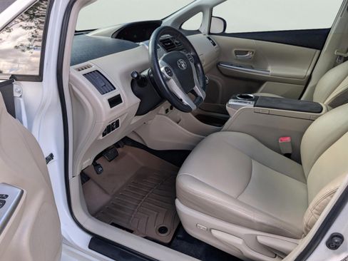 Used 2013 Toyota Prius V Five image 32