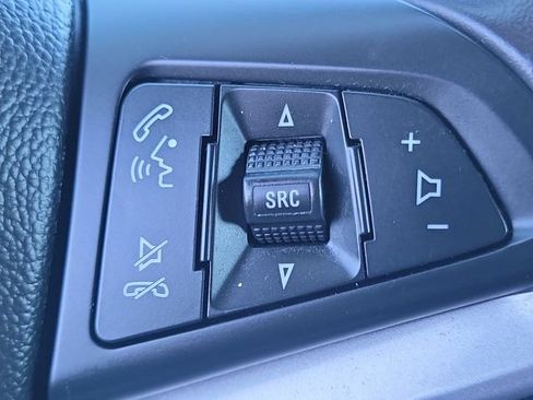 Used 2022 Chevrolet Trax LT w/ LT Convenience Package FWD image 9