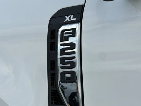 New 2026 Ford F250 XL w/ XL Chrome Package image 22