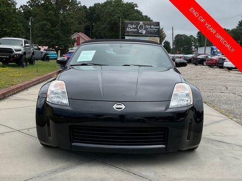 Used 2005 Nissan 350Z Touring image 2