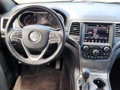 Used 2018 Jeep Grand Cherokee Altitude AWD/4WD image 24