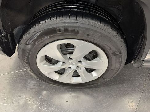 Used 2021 Toyota RAV4 LE image 13