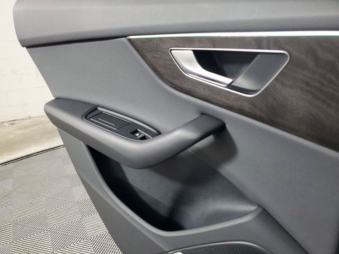 Used 2021 Audi Q8 Premium Plus w/ Premium Plus Package AWD/4WD image 18