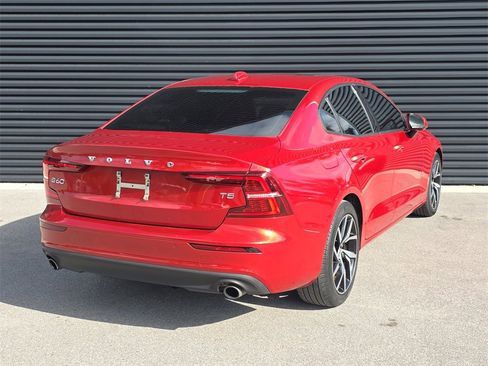 Used 2020 Volvo S60 T5 Momentum image 7
