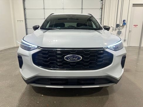 Used 2025 Ford Escape ST-Line FWD image 2
