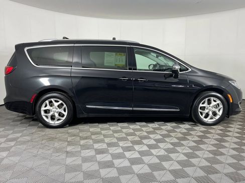 Used 2020 Chrysler Pacifica Limited image 5