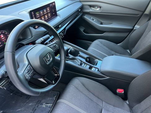 Used 2025 Honda Accord Sport image 10