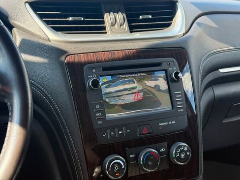 Used 2017 Chevrolet Traverse LT w/ Style and Technology Package AWD/4WD image 19