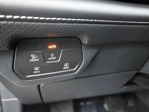 Used 2024 Volkswagen Atlas Cross Sport SE FWD image 22
