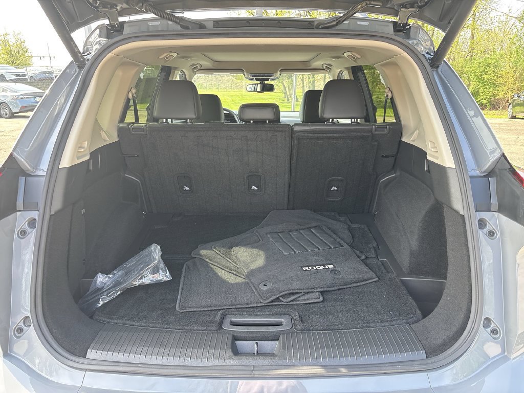 Certified 2025 Nissan Rogue Platinum w/ Platinum Premium Package AWD/4WD image 16