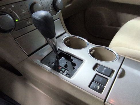 Used 2013 Toyota Highlander Plus image 31