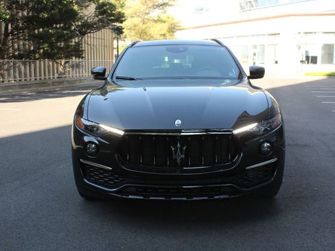 Used 2022 Maserati Levante GT AWD/4WD image 3