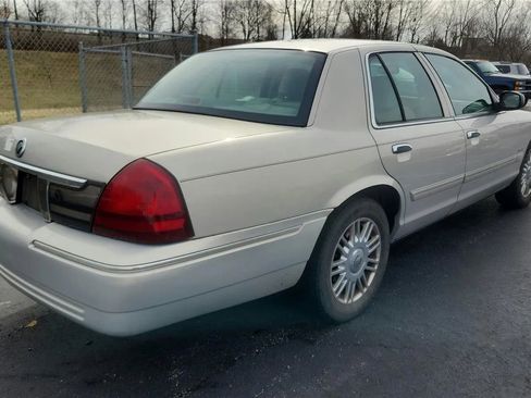 Used 2009 Mercury Grand Marquis LS image 2