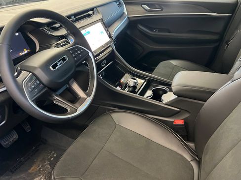 New 2026 Jeep Grand Cherokee Altitude AWD/4WD image 9