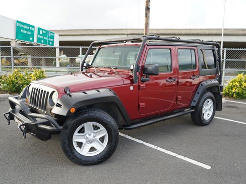 Used 2012 Jeep Wrangler Unlimited Sport image 3
