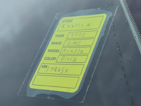 Used 2022 GMC Acadia Denali w/ Denali Technology Package image 15