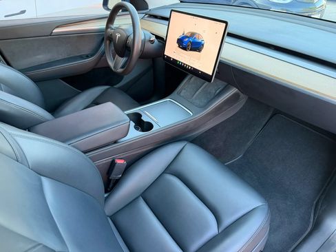 Used 2023 Tesla Model Y Long Range AWD/4WD image 23