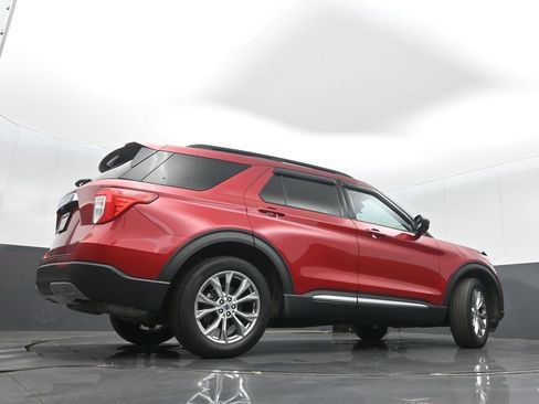 Used 2022 Ford Explorer XLT w/ Equipment Group 202A AWD/4WD image 32
