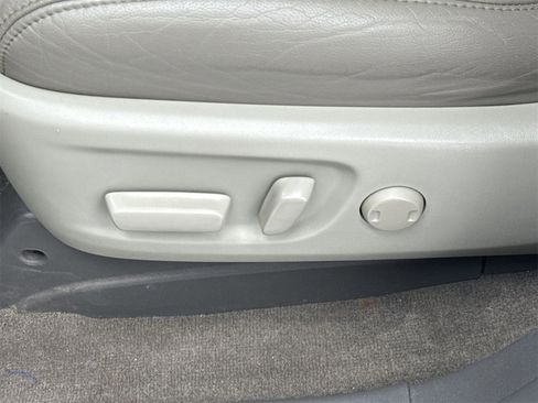 Used 2017 Toyota Sienna XLE image 16