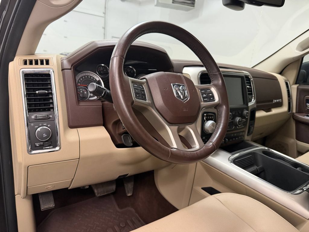 Used 2017 RAM 1500 Laramie w/ Convenience Group AWD/4WD image 4