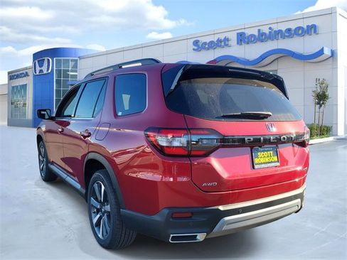 New 2025 Honda Pilot Touring image 3