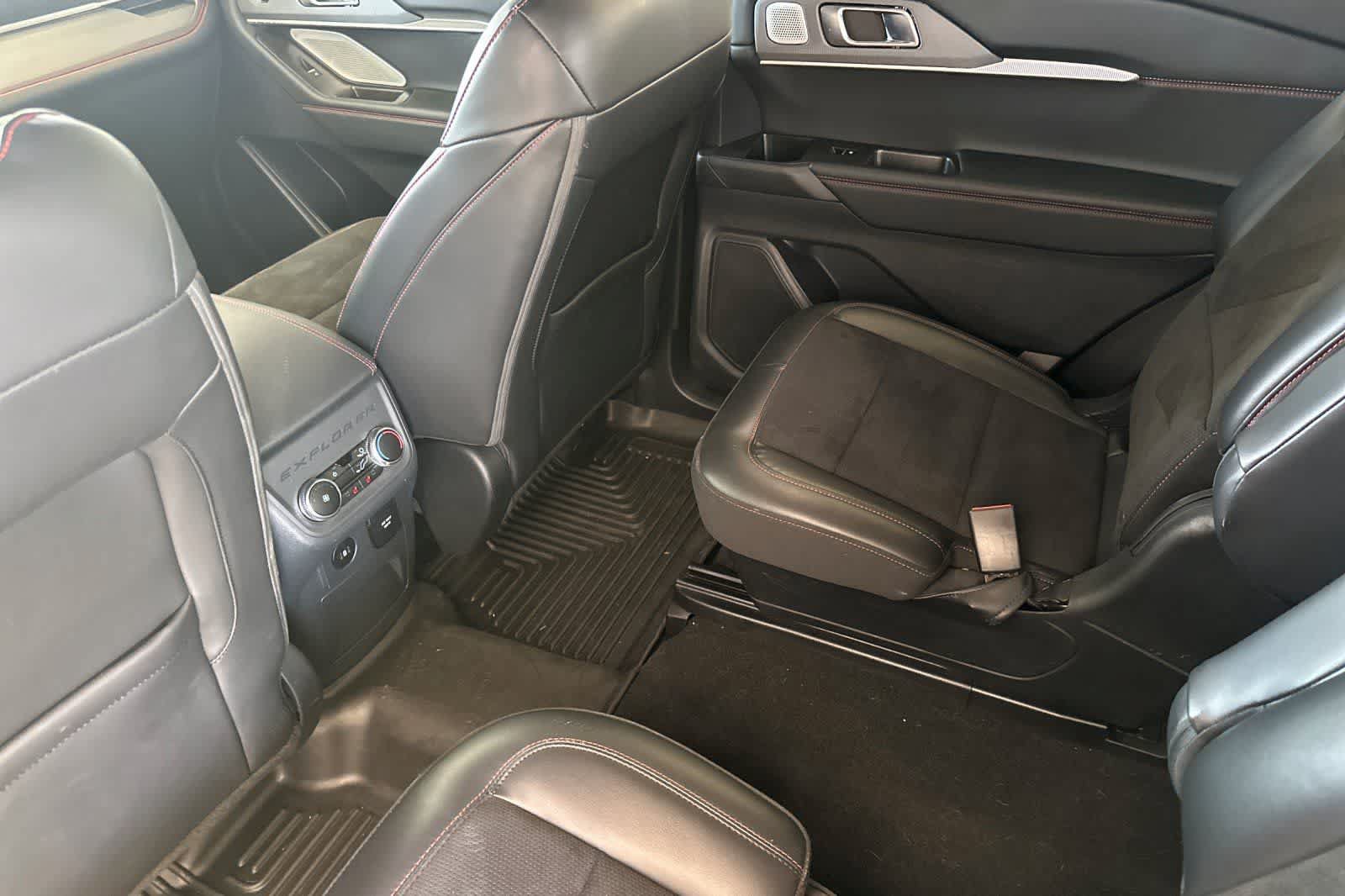 Used 2025 Ford Explorer ST AWD/4WD image 4