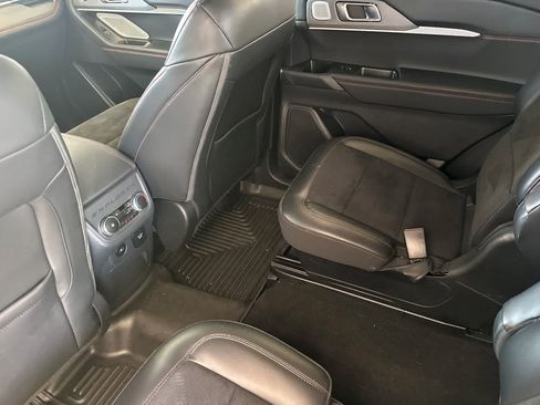 Used 2025 Ford Explorer ST AWD/4WD image 4