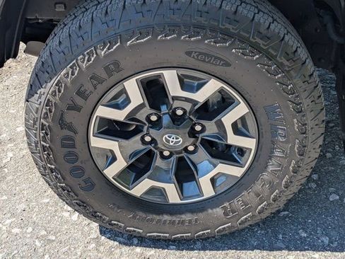 Certified 2023 Toyota Tacoma TRD Off-Road AWD/4WD image 10