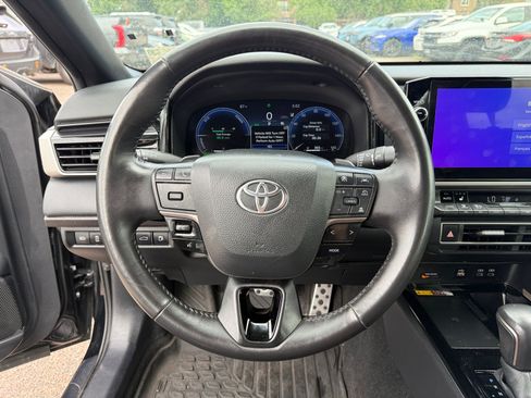 Used 2025 Toyota Camry XSE FWD image 9