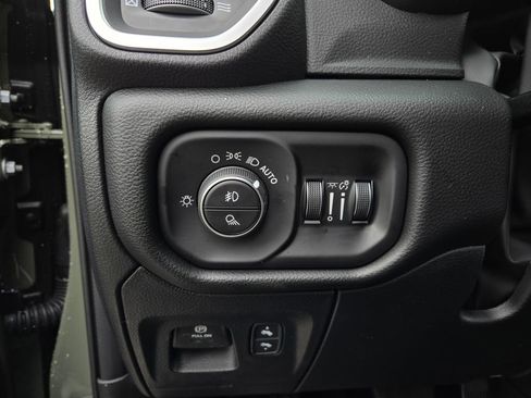 New 2026 RAM 1500 4x4 Crew Cab image 12