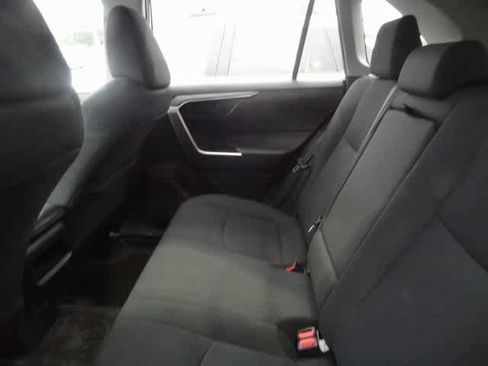 Used 2021 Toyota RAV4 LE image 8