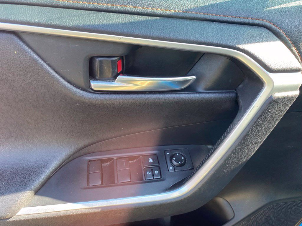 Used 2020 Toyota RAV4 Adventure AWD/4WD image 22