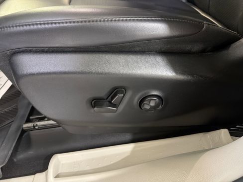 Used 2023 Chrysler Pacifica Touring-L w/ Road Tripper Package FWD image 11