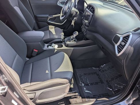 Used 2025 Kia Soul LX FWD image 32