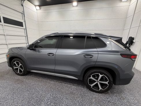 Used 2026 Volkswagen Tiguan SE w/ Panoramic Sunroof Package AWD/4WD image 3
