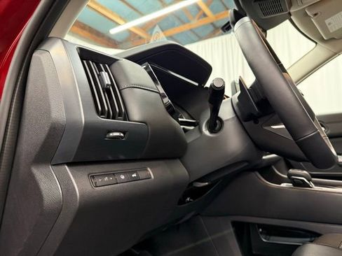 Used 2025 Nissan Pathfinder SL w/ SL Premium Package image 18