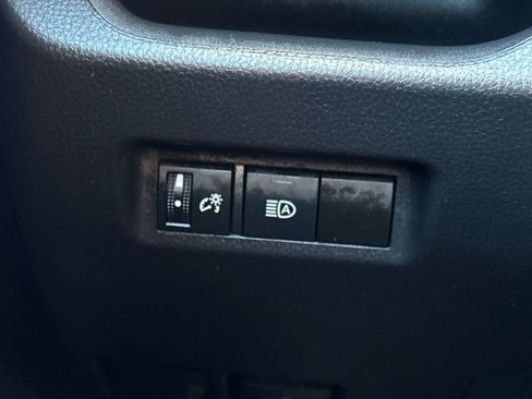 Used 2022 Toyota RAV4 LE image 30