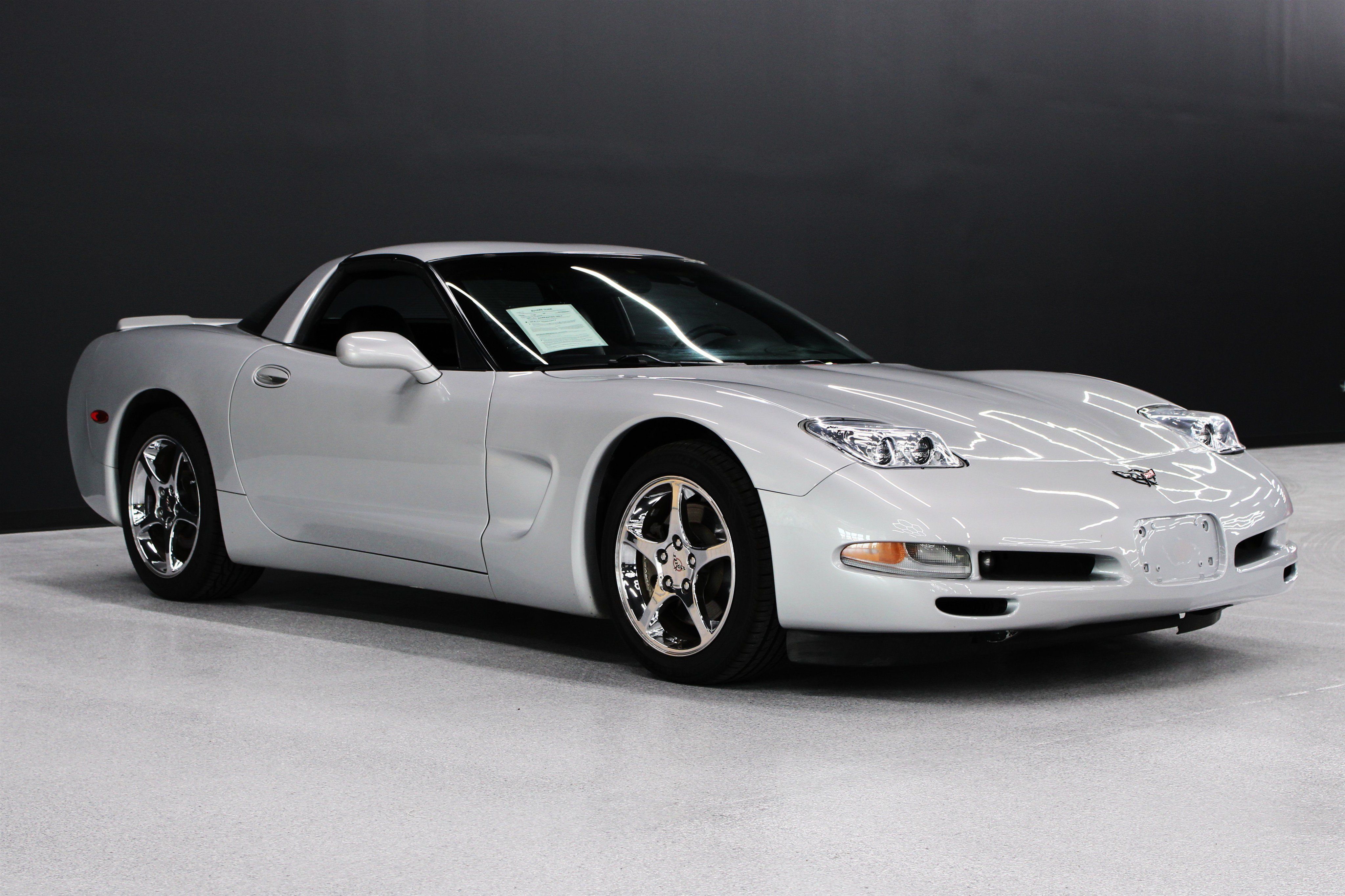 Used 2000 Chevrolet Corvette Coupe w/ Roof Pkg RWD image 1