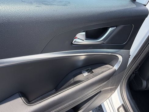 Used 2025 Genesis G70 2.5T AWD/4WD image 18