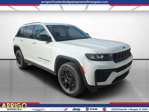 New 2026 Jeep Grand Cherokee Altitude RWD image 1