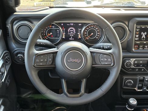 Certified 2023 Jeep Gladiator Willys image 21