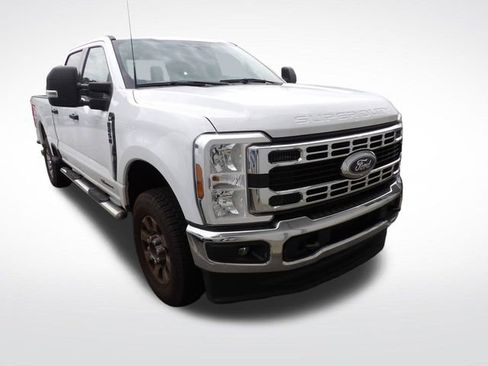 Used 2024 Ford F250 XLT w/ FX4 Off-Road Package AWD/4WD image 2