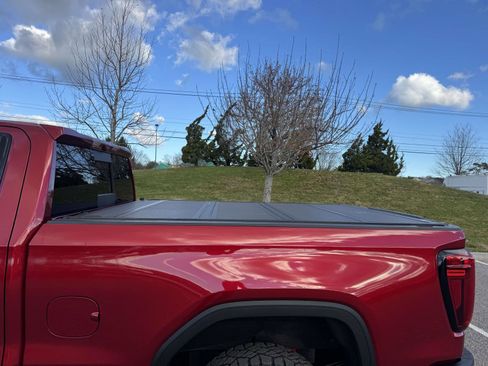 Used 2023 GMC Sierra 1500 AT4 w/ AT4 Premium Package image 9