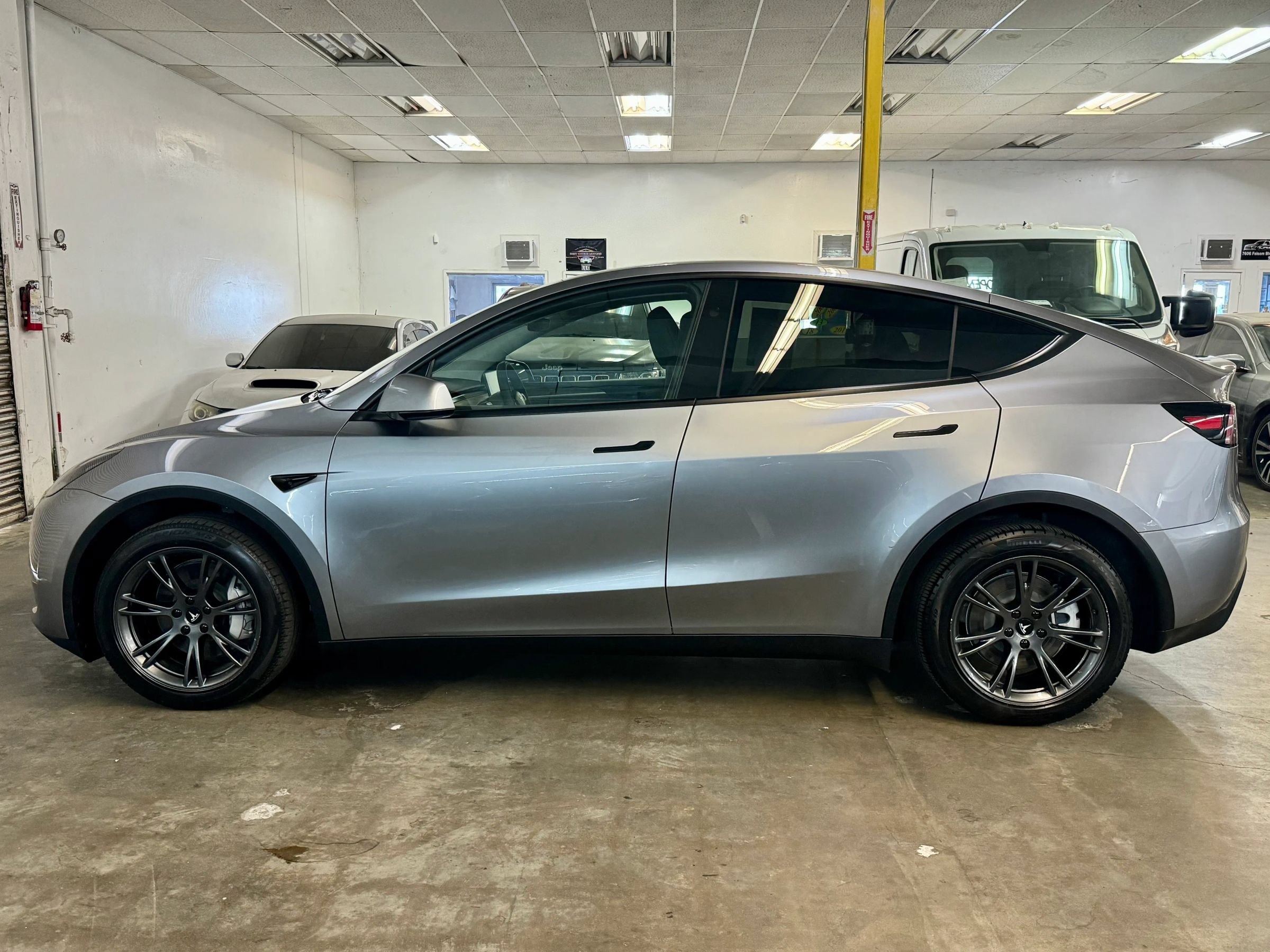 Used 2024 Tesla Model Y Long Range AWD/4WD image 8