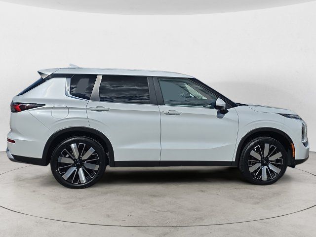 Used 2025 Mitsubishi Outlander SE AWD/4WD image 6