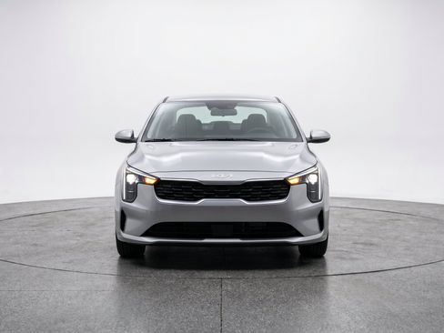 Used 2025 Kia K4 FWD image 2