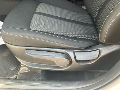 Used 2023 Kia Sorento LX FWD image 9