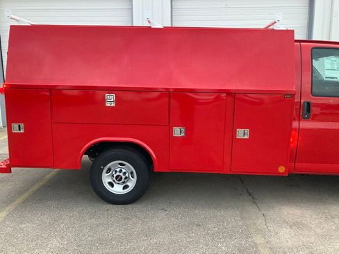 New 2025 GMC Savana 3500 w/ Power Convenience Package image 5